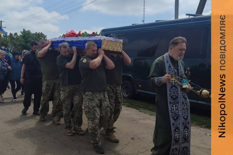 Мав нагороди, загинув на Запорізькому напрямку... Нікопольщина сьогодні провела в останню путь полеглого Захисника (фото)